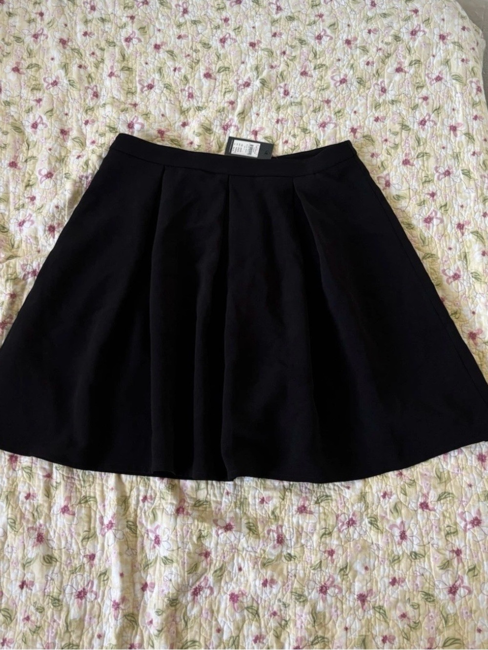 NWT City Chic Black Pleated Flare Skirt
Women's Size Small / S (Plus Size 16)